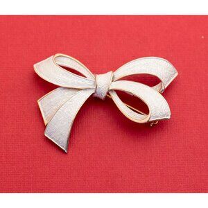 Vintage Golden Line Silver Ribbon Brooch F22